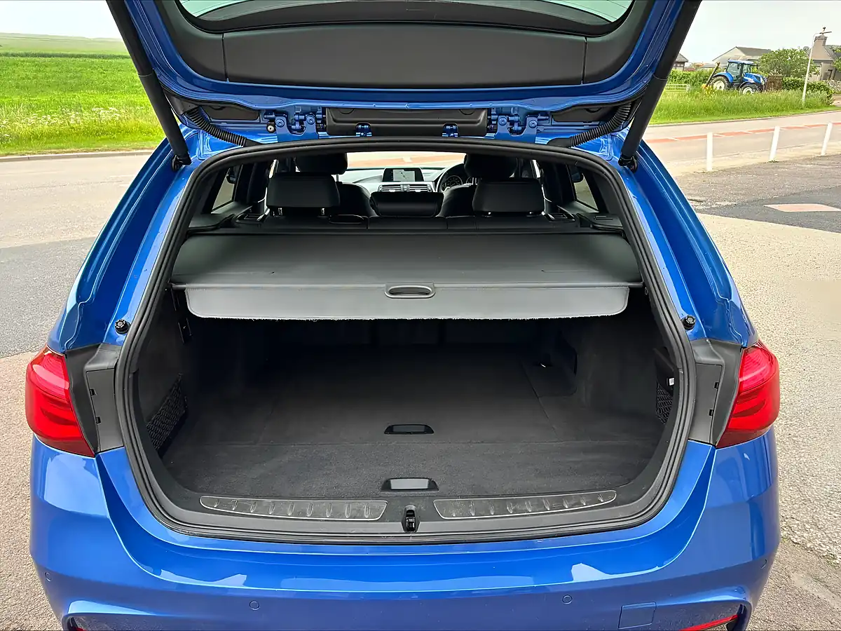 Used 2019 BMW 3 Series M Sport Shadow Edition Touring Blue - Interior and Exterior details 15