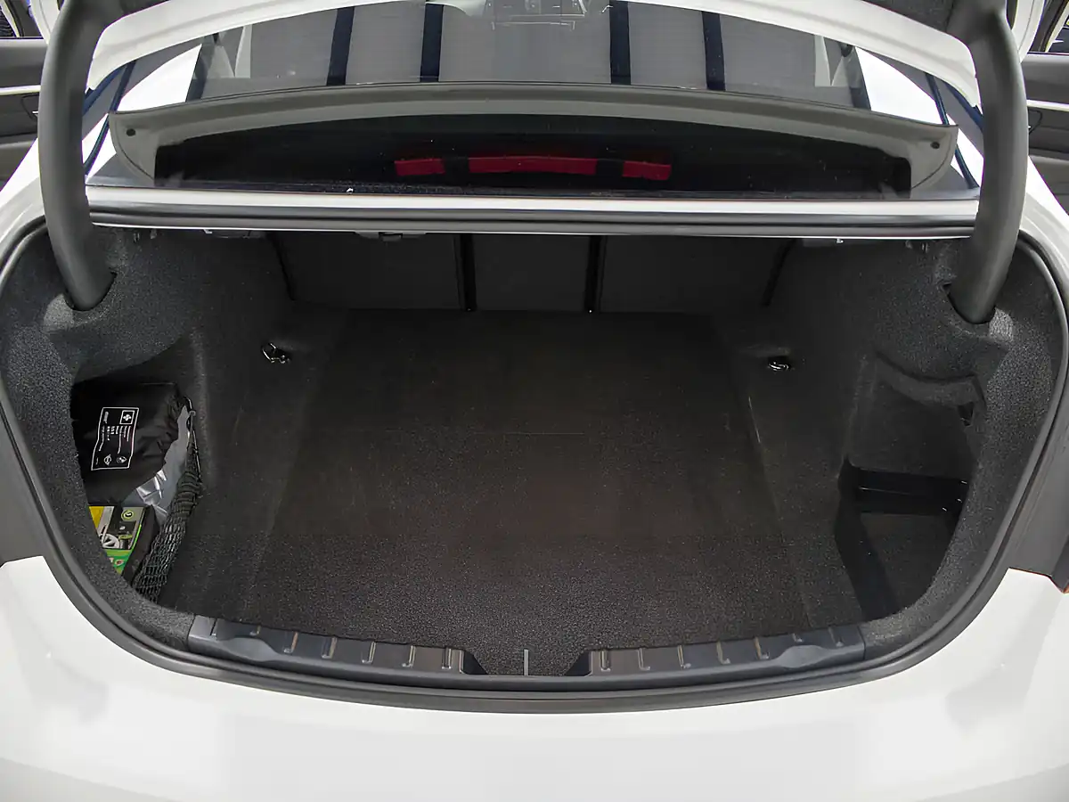 Used 2019 BMW 3 Series M Sport Shadow Edition White - Interior and Exterior details 18