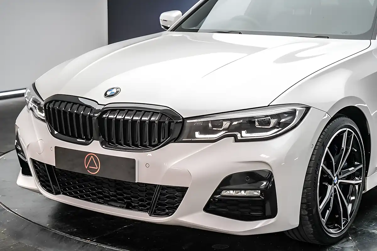 Used 2019 BMW 3 Series M Sport Touring White - Interior and Exterior details 12