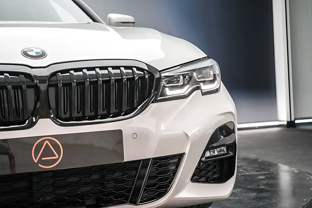 Used 2019 BMW 3 Series M Sport Touring White - Interior and Exterior details 6
