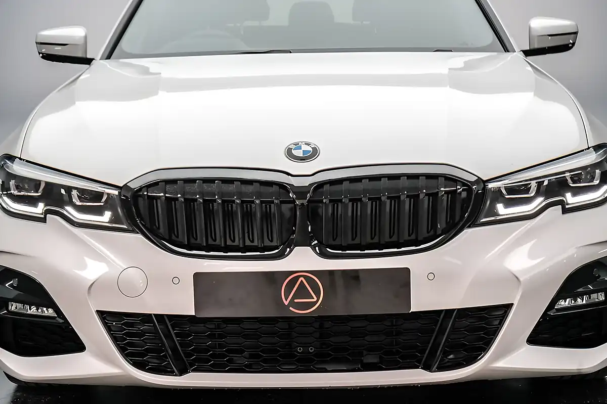 Used 2019 BMW 3 Series M Sport Touring White - Interior and Exterior details 9