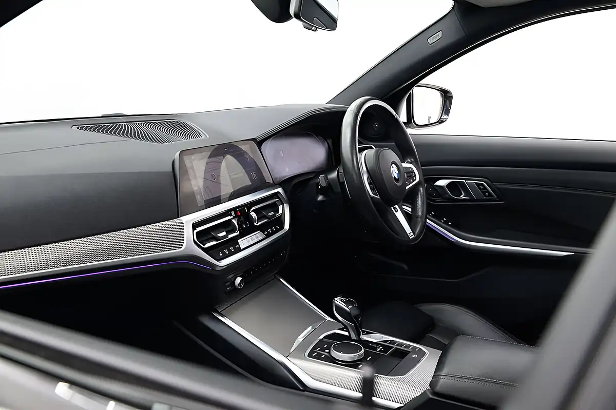 Used 2019 BMW 3 Series M Sport White - Interior and Exterior details 12