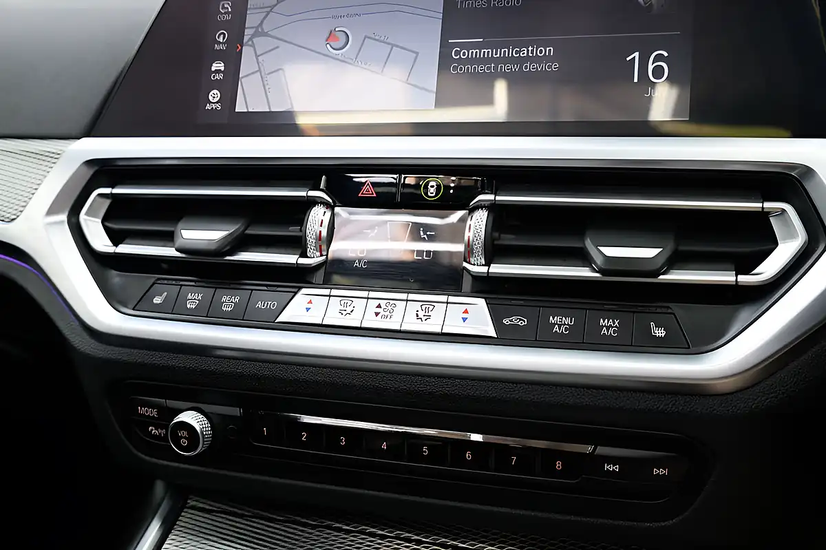 Used 2019 BMW 3 Series M Sport White - Interior and Exterior details 17