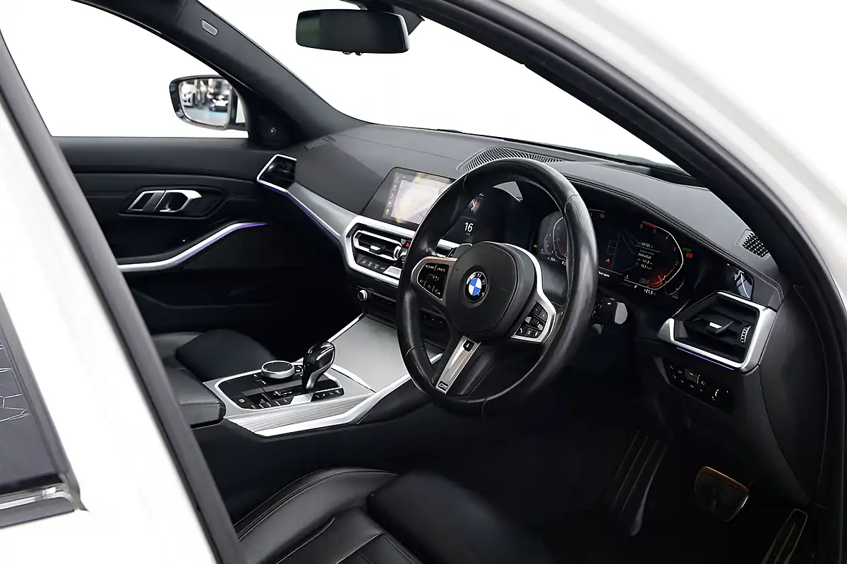 Used 2019 BMW 3 Series M Sport White - Interior and Exterior details 9