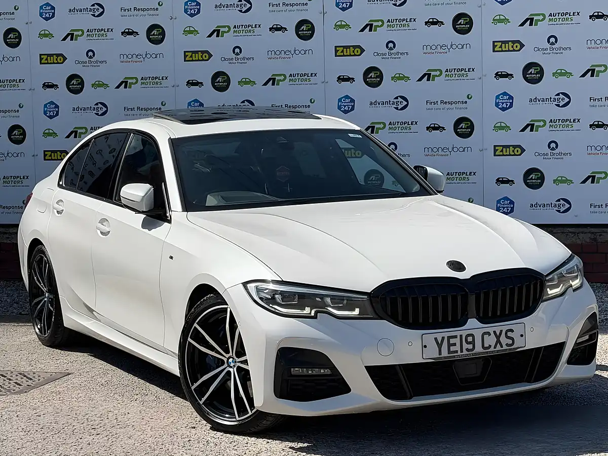 Used 2019 BMW 3 Series M Sport White - Front View