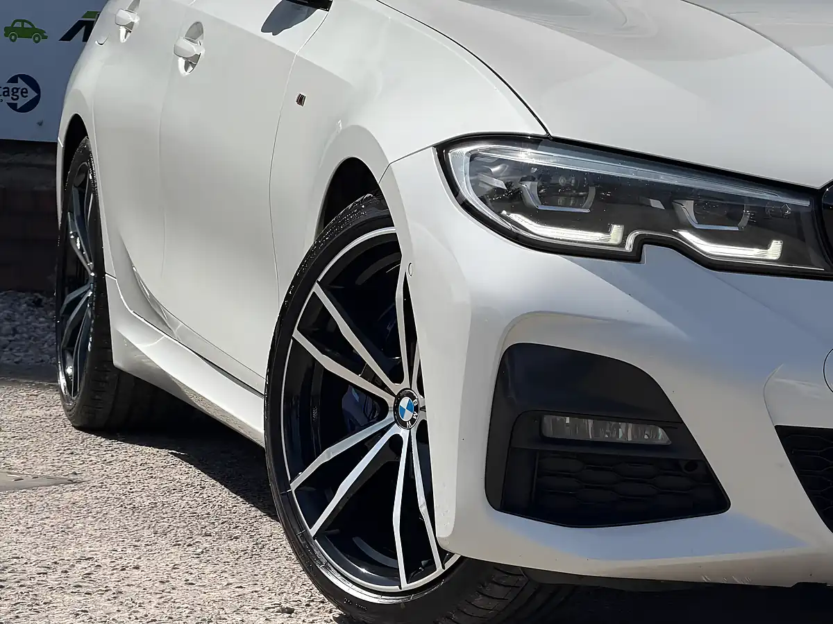 Used 2019 BMW 3 Series M Sport White - Interior and Exterior details 10