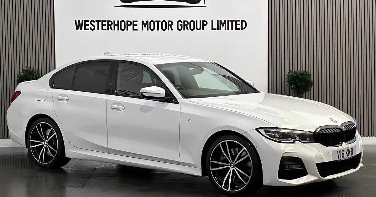 Used 2019 BMW 3 Series M Sport White - Front View