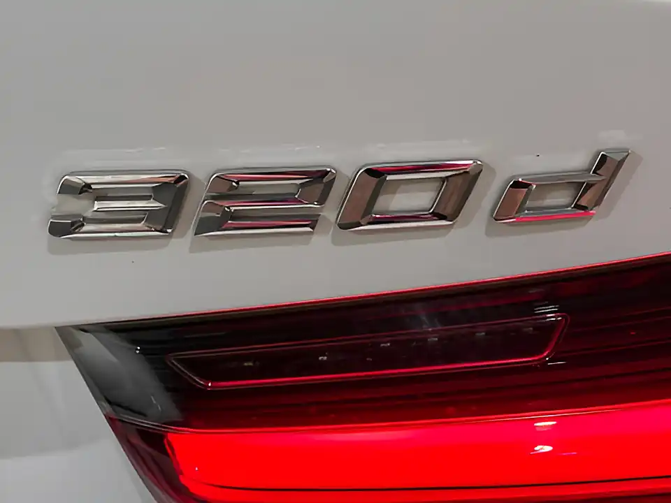 Used 2019 BMW 3 Series M Sport White - Interior and Exterior details 17