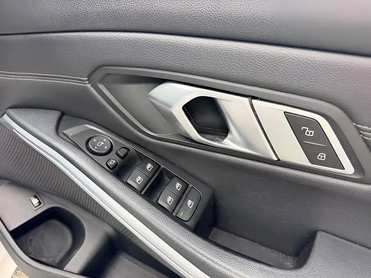 Used 2019 BMW 3 Series M Sport White - Interior and Exterior details 14
