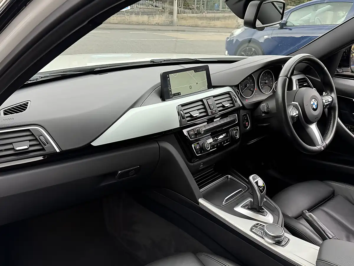 Used 2019 BMW 3 Series M Sport White - Interior and Exterior details 15
