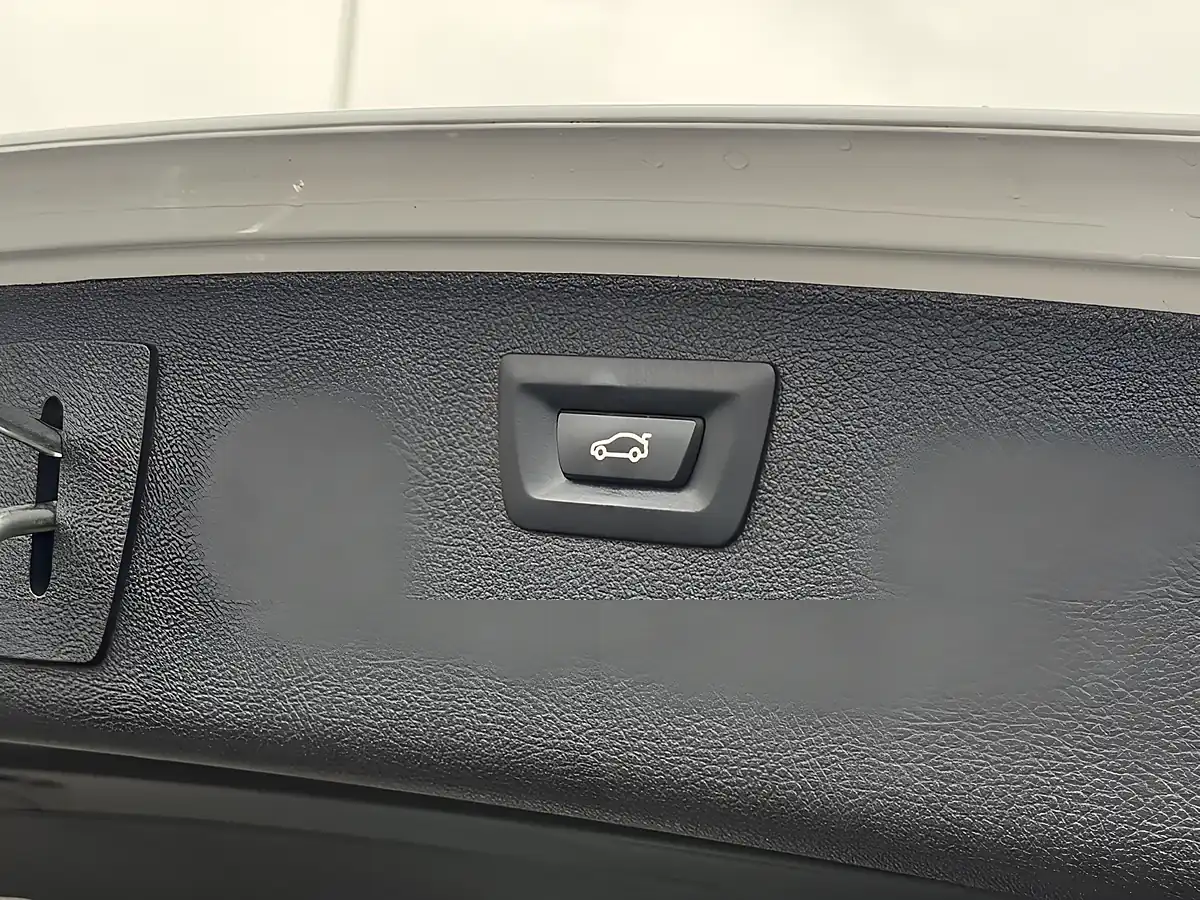 Used 2019 BMW 3 Series M Sport White - Interior and Exterior details 16