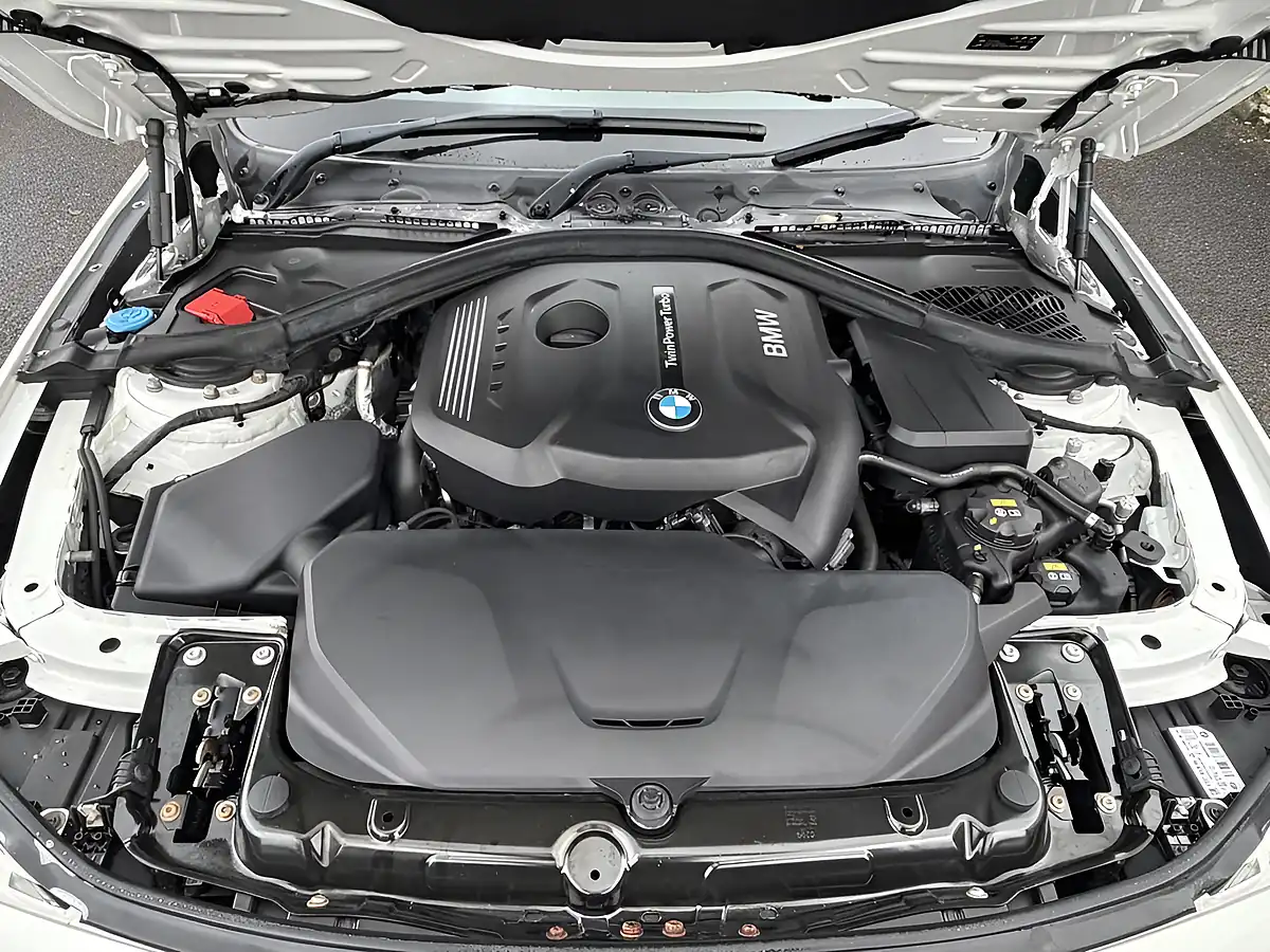 Used 2019 BMW 3 Series M Sport White - Interior and Exterior details 18
