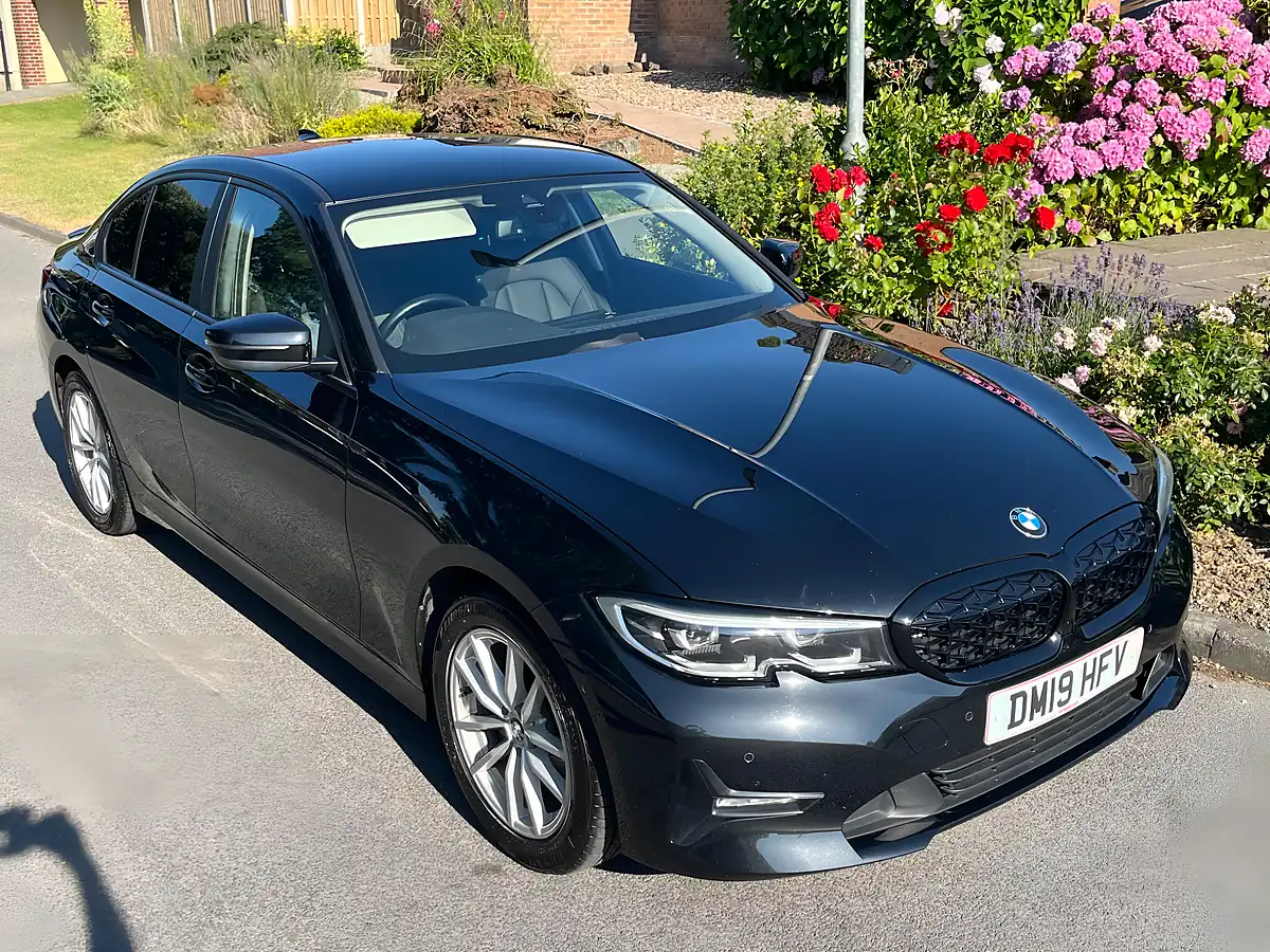 Used 2019 BMW 3 Series Se Black - Interior and Exterior details 14