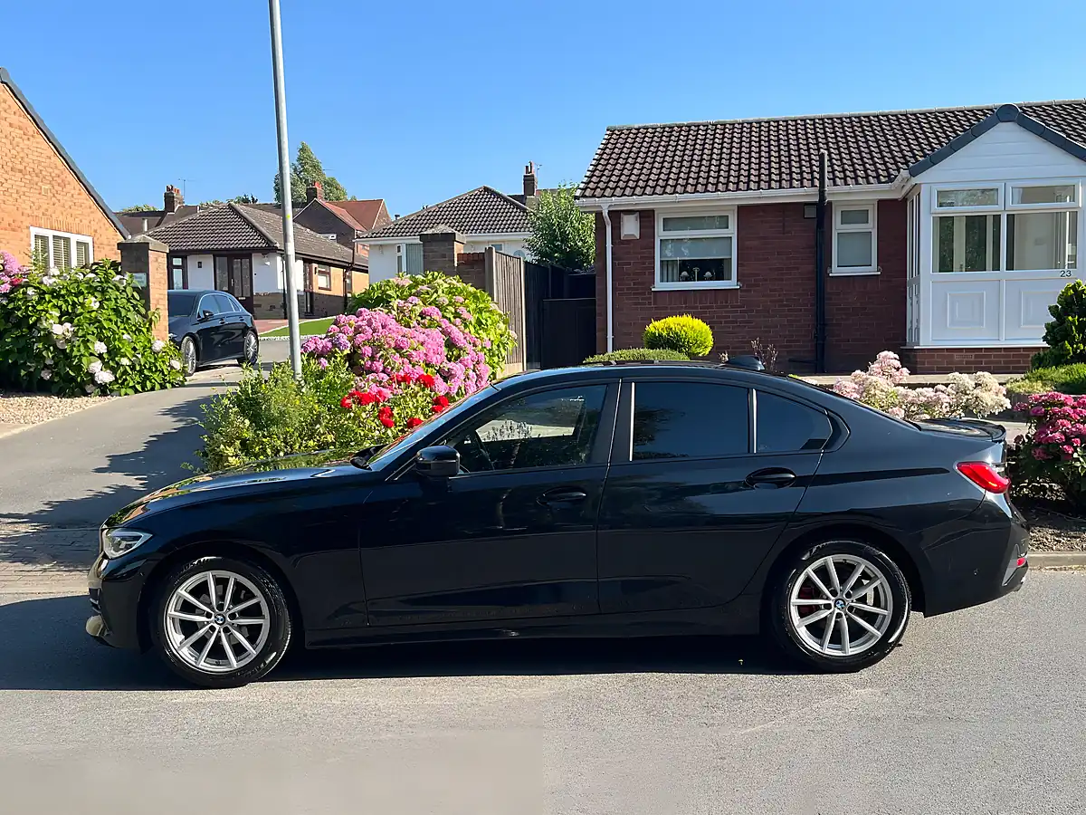 Used 2019 BMW 3 Series Se Black - Interior and Exterior details 3