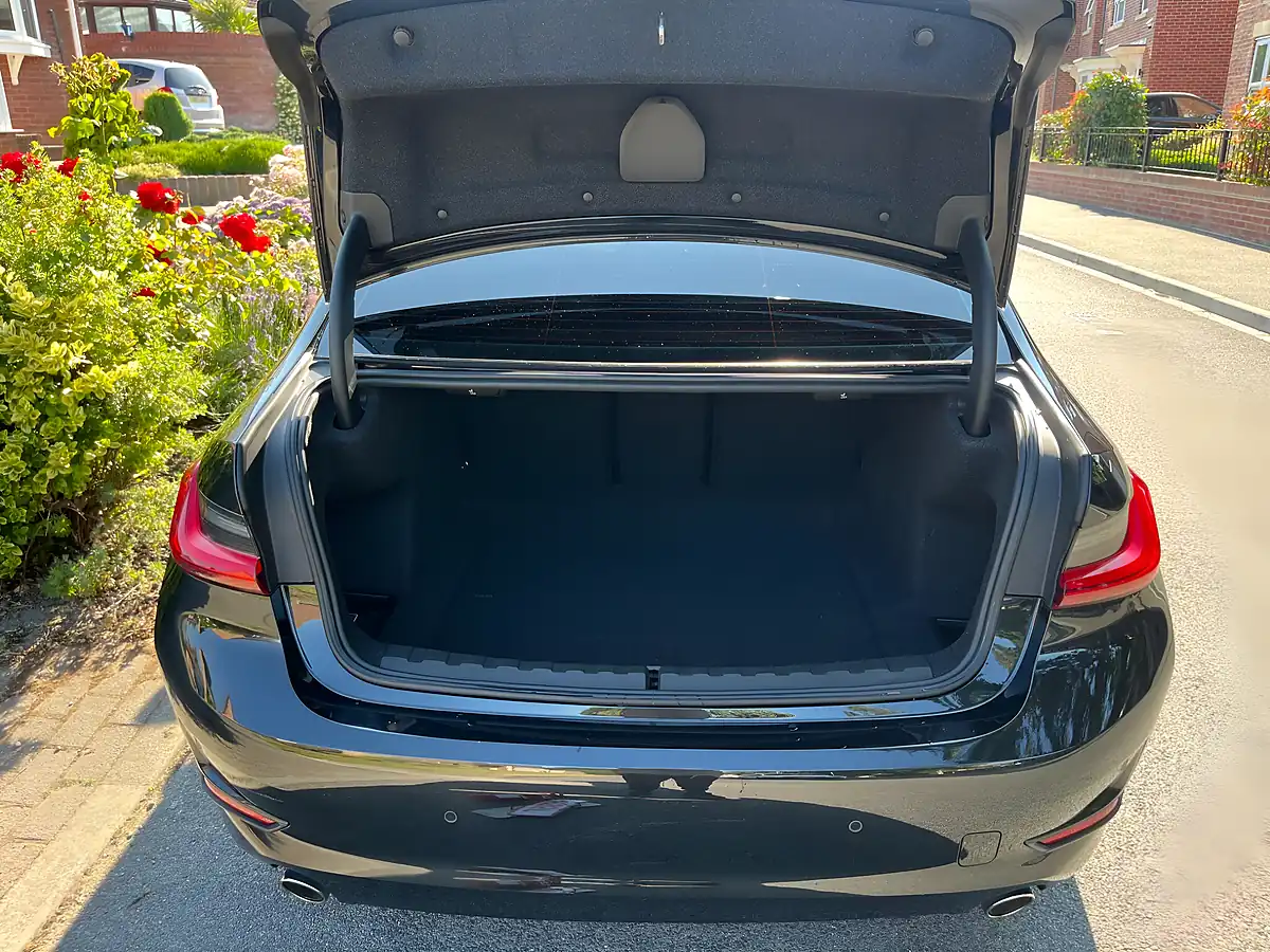 Used 2019 BMW 3 Series Se Black - Interior and Exterior details 5