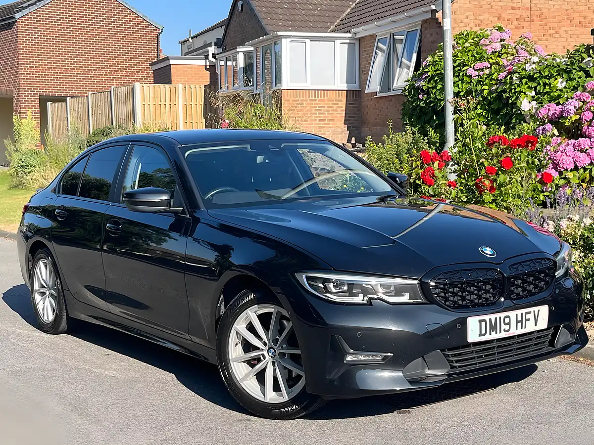 Used 2019 BMW 3 Series Se Black - Interior and Exterior details 8