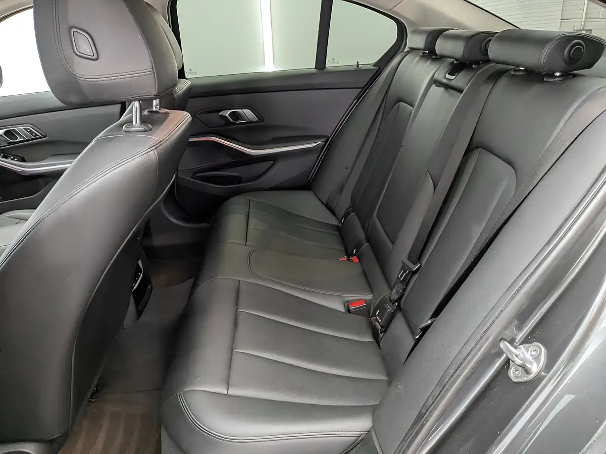 Used 2019 BMW 3 Series Se Mineral Grey - Interior and Exterior details 11