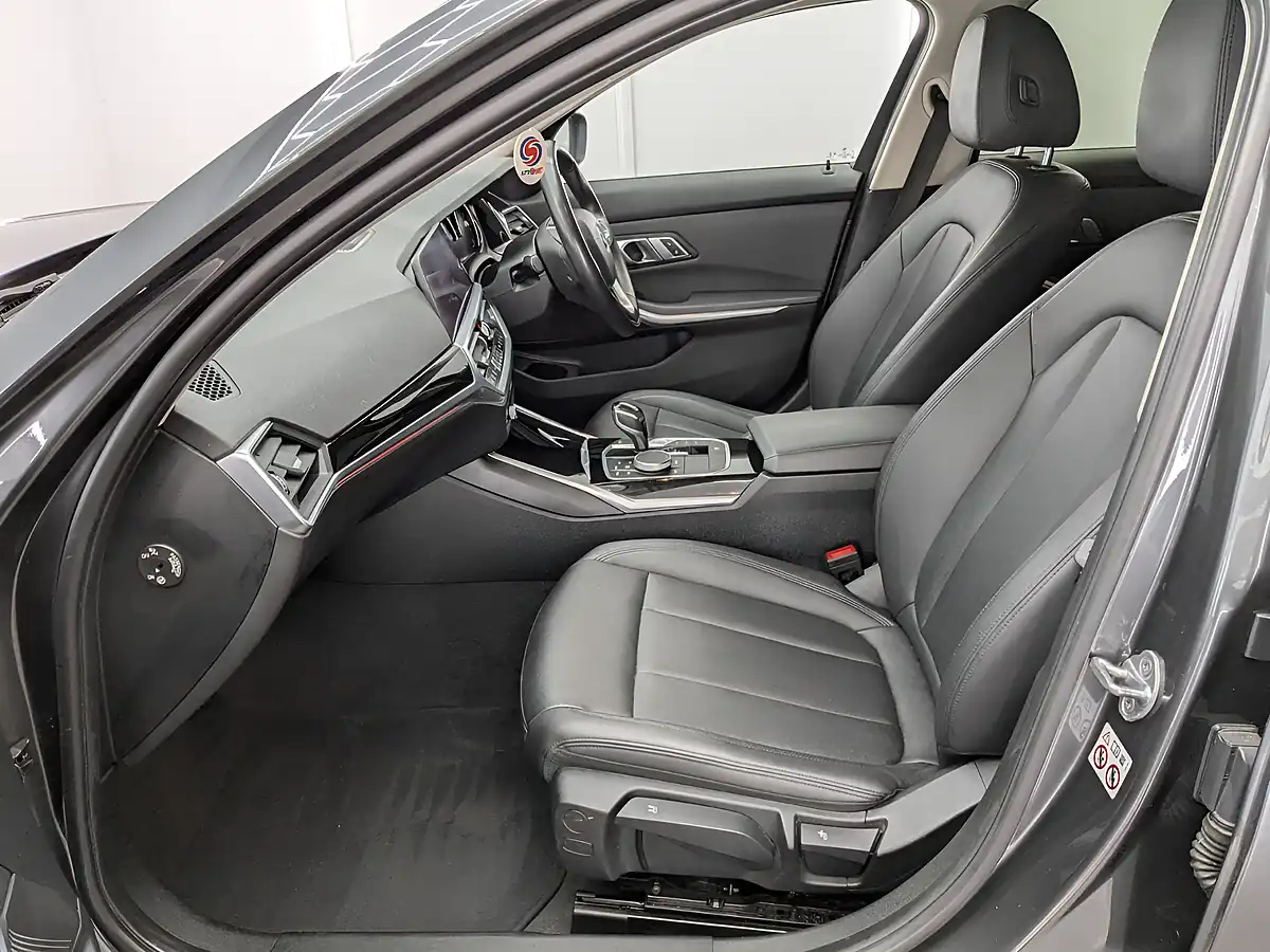 Used 2019 BMW 3 Series Se Mineral Grey - Interior and Exterior details 14