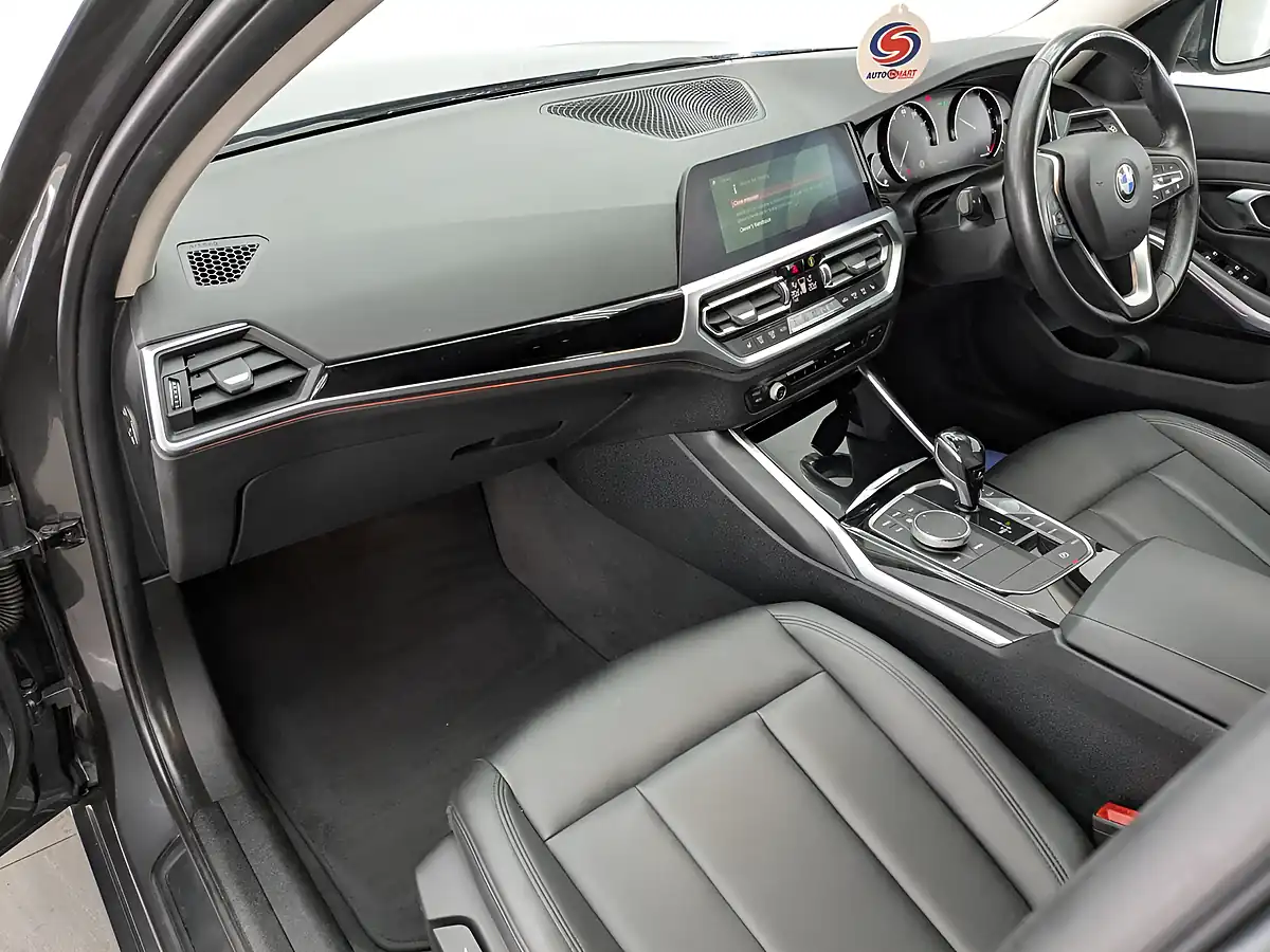Used 2019 BMW 3 Series Se Mineral Grey - Interior and Exterior details 15