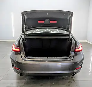 Used 2019 BMW 3 Series Se Mineral Grey - Interior and Exterior details 9