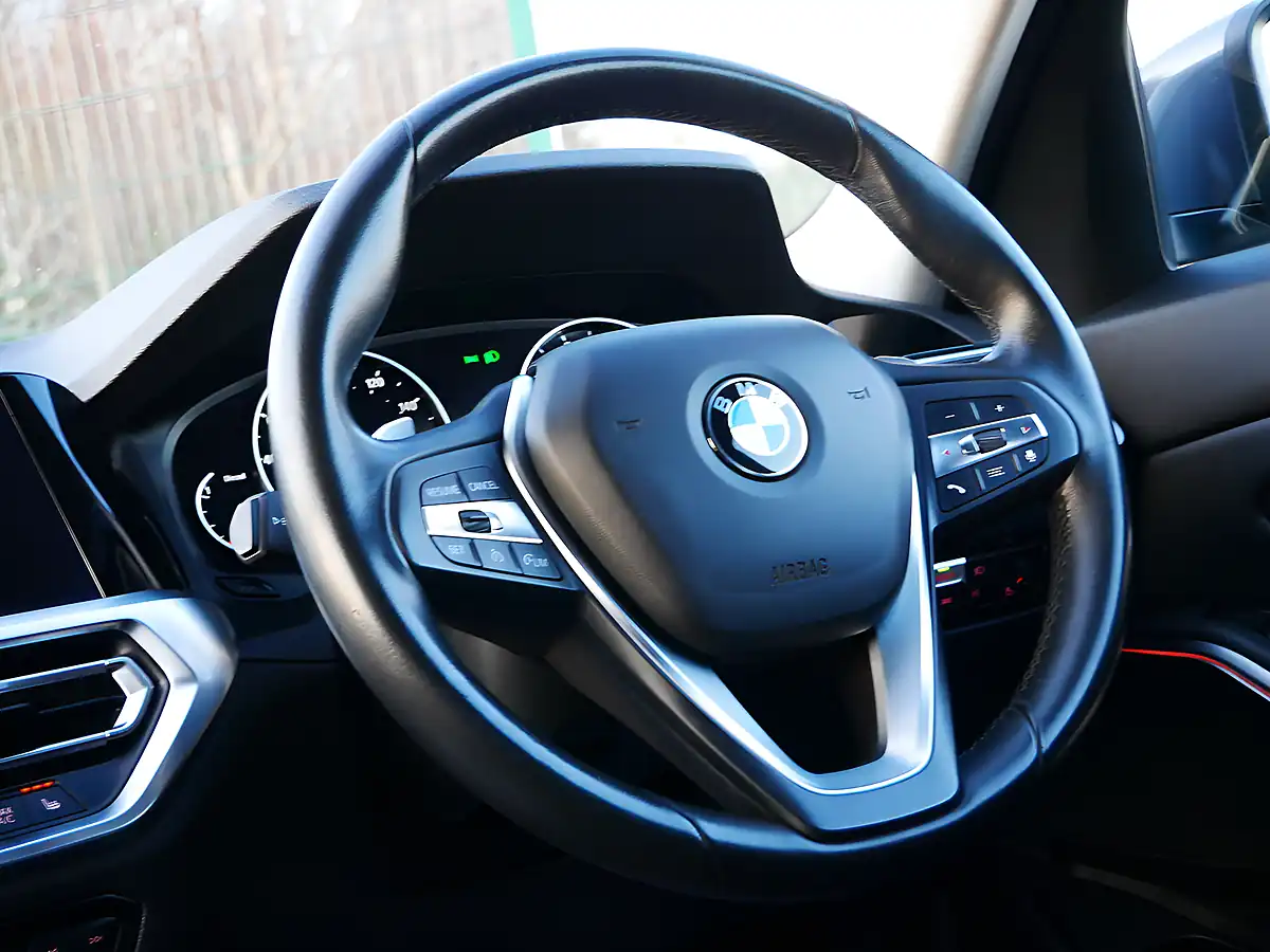 Used 2019 BMW 3 Series Se Mineral Grey - Interior and Exterior details 16