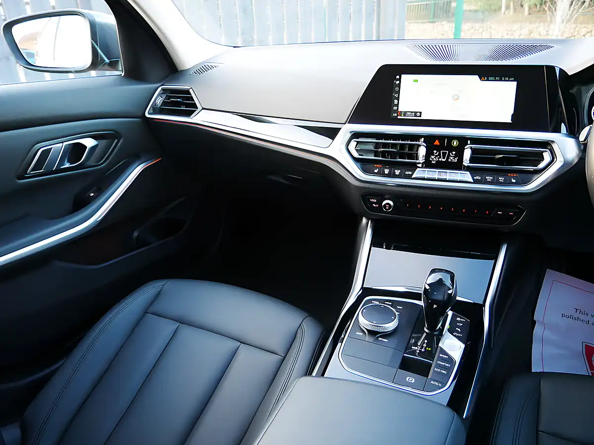 Used 2019 BMW 3 Series Se Mineral Grey - Interior and Exterior details 17