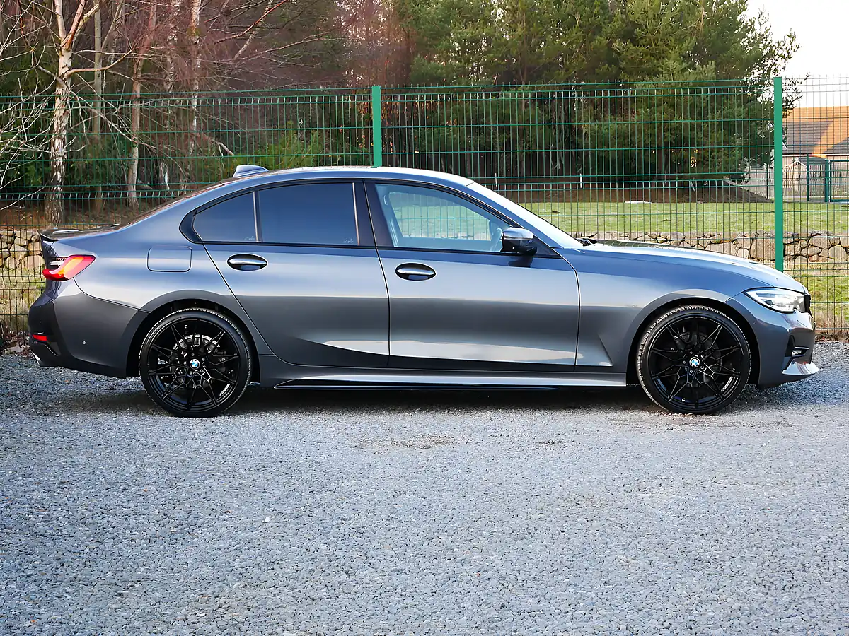 Used 2019 BMW 3 Series Se Mineral Grey - Interior and Exterior details 5