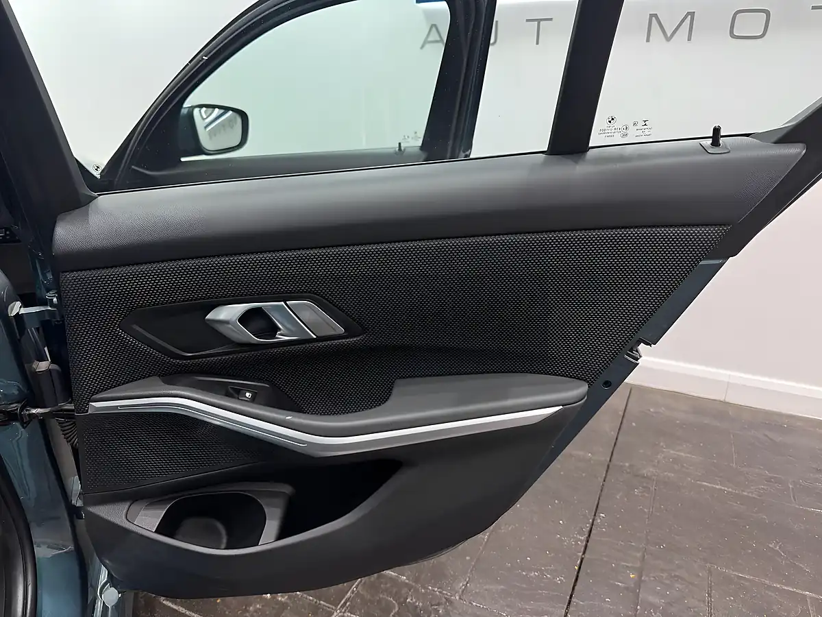 Used 2019 BMW 3 Series Se Pro Blue - Interior and Exterior details 17