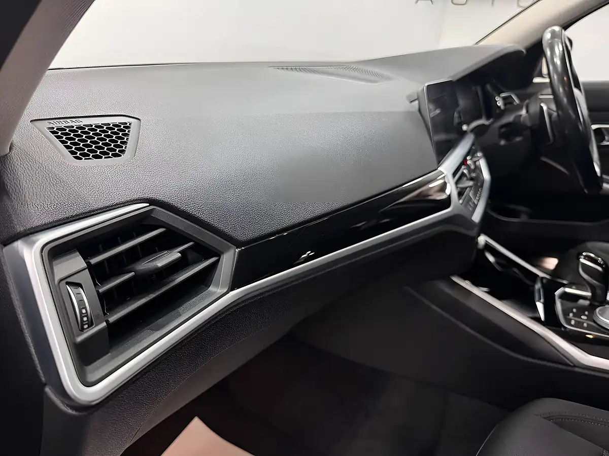Used 2019 BMW 3 Series Se Pro Blue - Interior and Exterior details 18