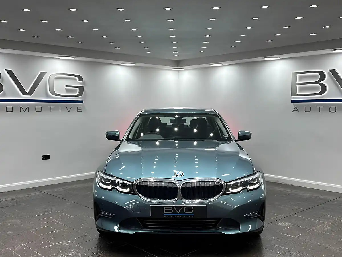 Used 2019 BMW 3 Series Se Pro Blue - Interior and Exterior details 4