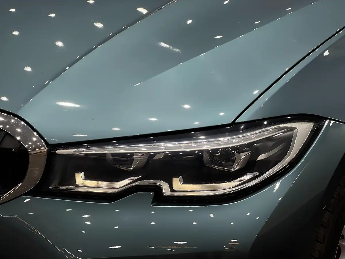 Used 2019 BMW 3 Series Se Pro Blue - Interior and Exterior details 8