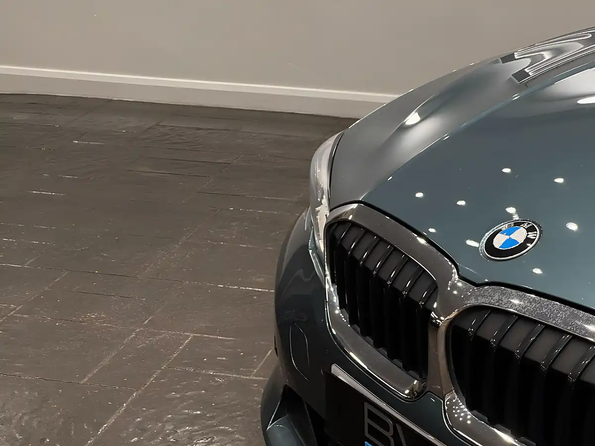 Used 2019 BMW 3 Series Se Pro Blue - Interior and Exterior details 9