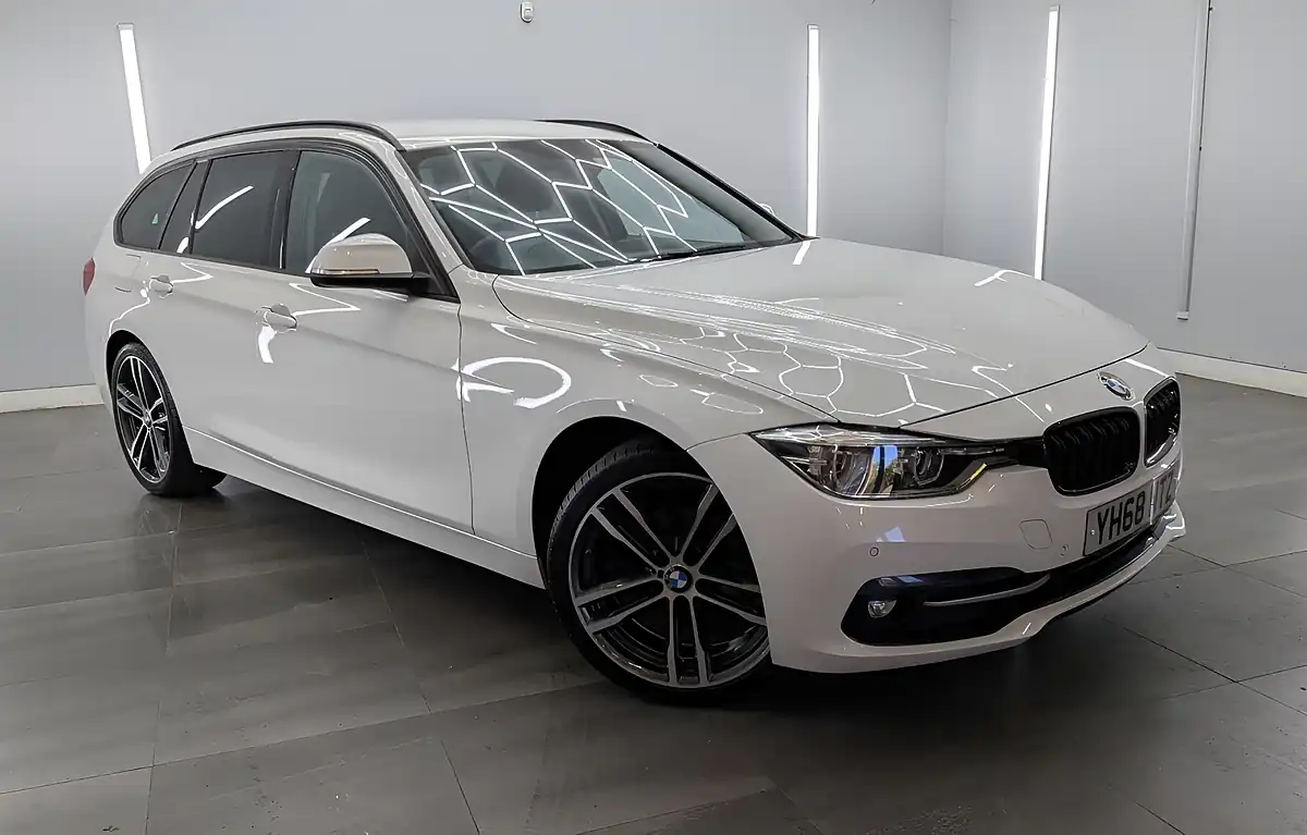 Used 2019 BMW 3 Series Sport Touring Alpine White - Front View