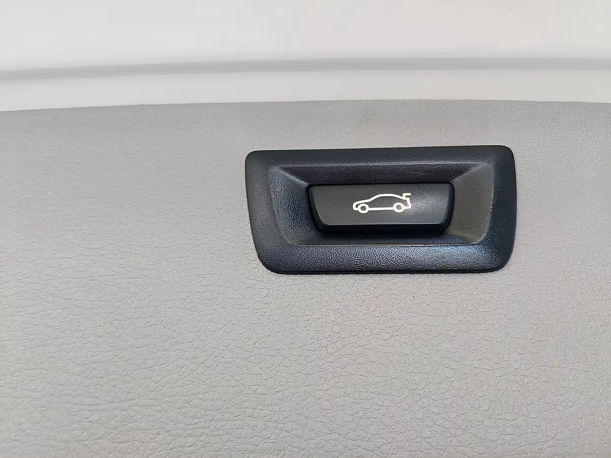 Used 2019 BMW 3 Series Sport Touring Alpine White - Interior and Exterior details 12