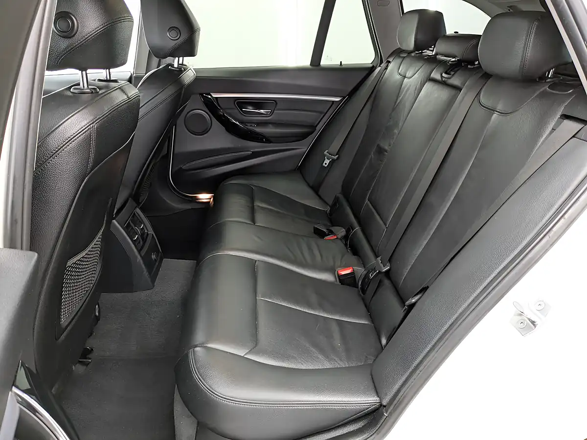 Used 2019 BMW 3 Series Sport Touring Alpine White - Interior and Exterior details 13