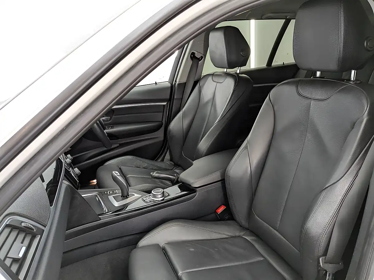Used 2019 BMW 3 Series Sport Touring Alpine White - Interior and Exterior details 15