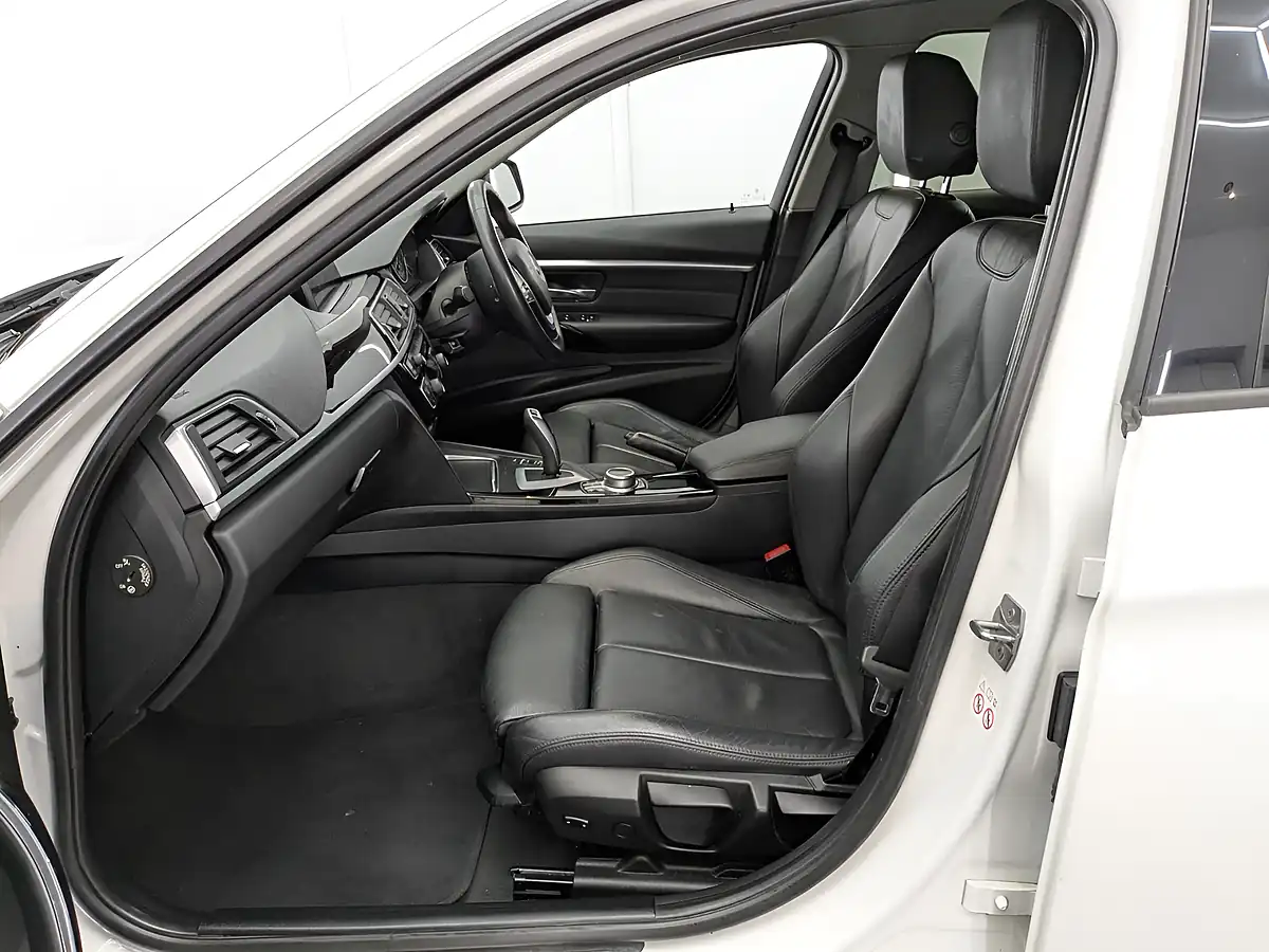 Used 2019 BMW 3 Series Sport Touring Alpine White - Interior and Exterior details 16