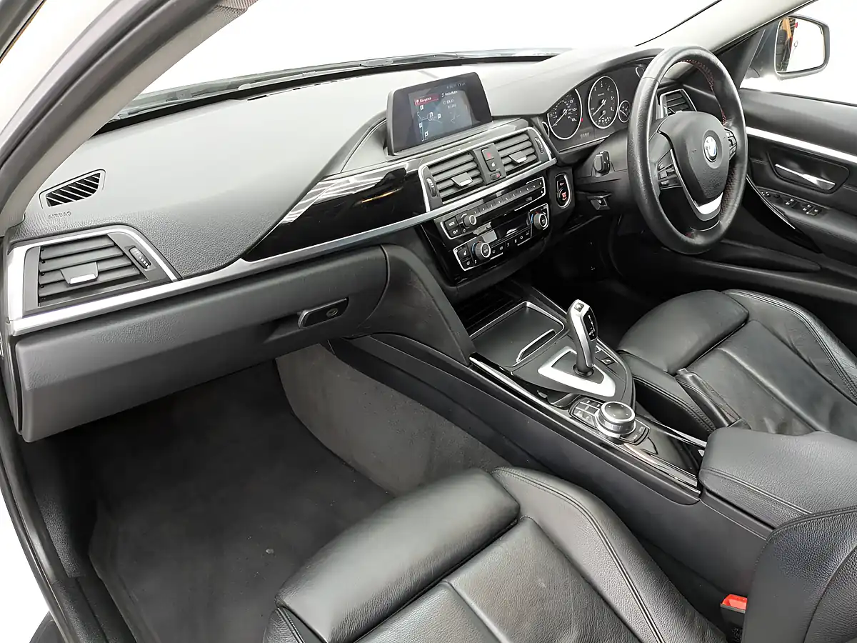 Used 2019 BMW 3 Series Sport Touring Alpine White - Interior and Exterior details 17