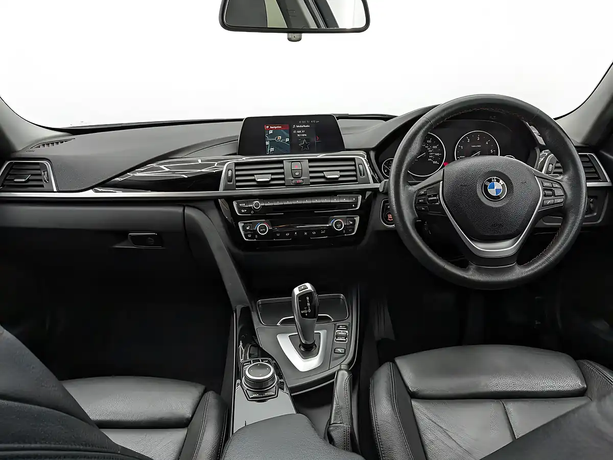 Used 2019 BMW 3 Series Sport Touring Alpine White - Interior and Exterior details 18