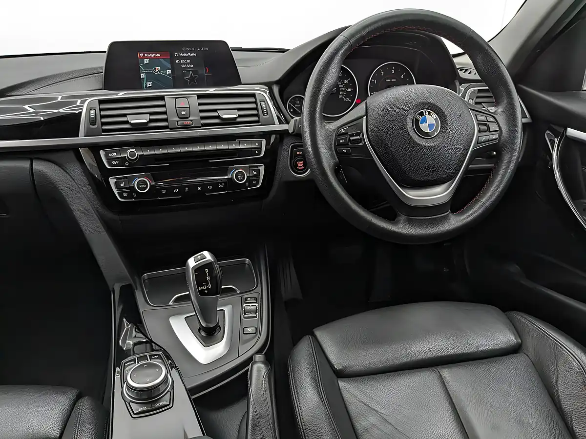 Used 2019 BMW 3 Series Sport Touring Alpine White - Interior and Exterior details 19