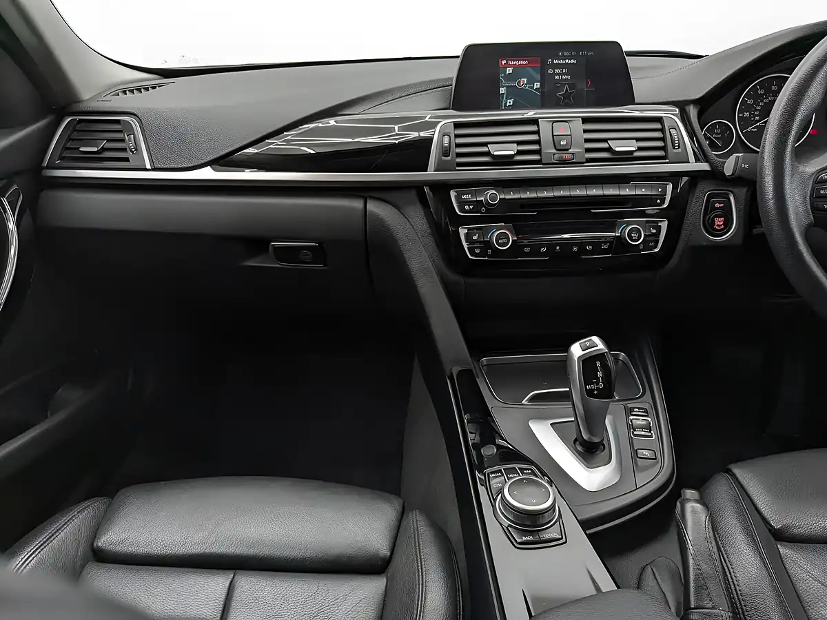 Used 2019 BMW 3 Series Sport Touring Alpine White - Interior and Exterior details 20