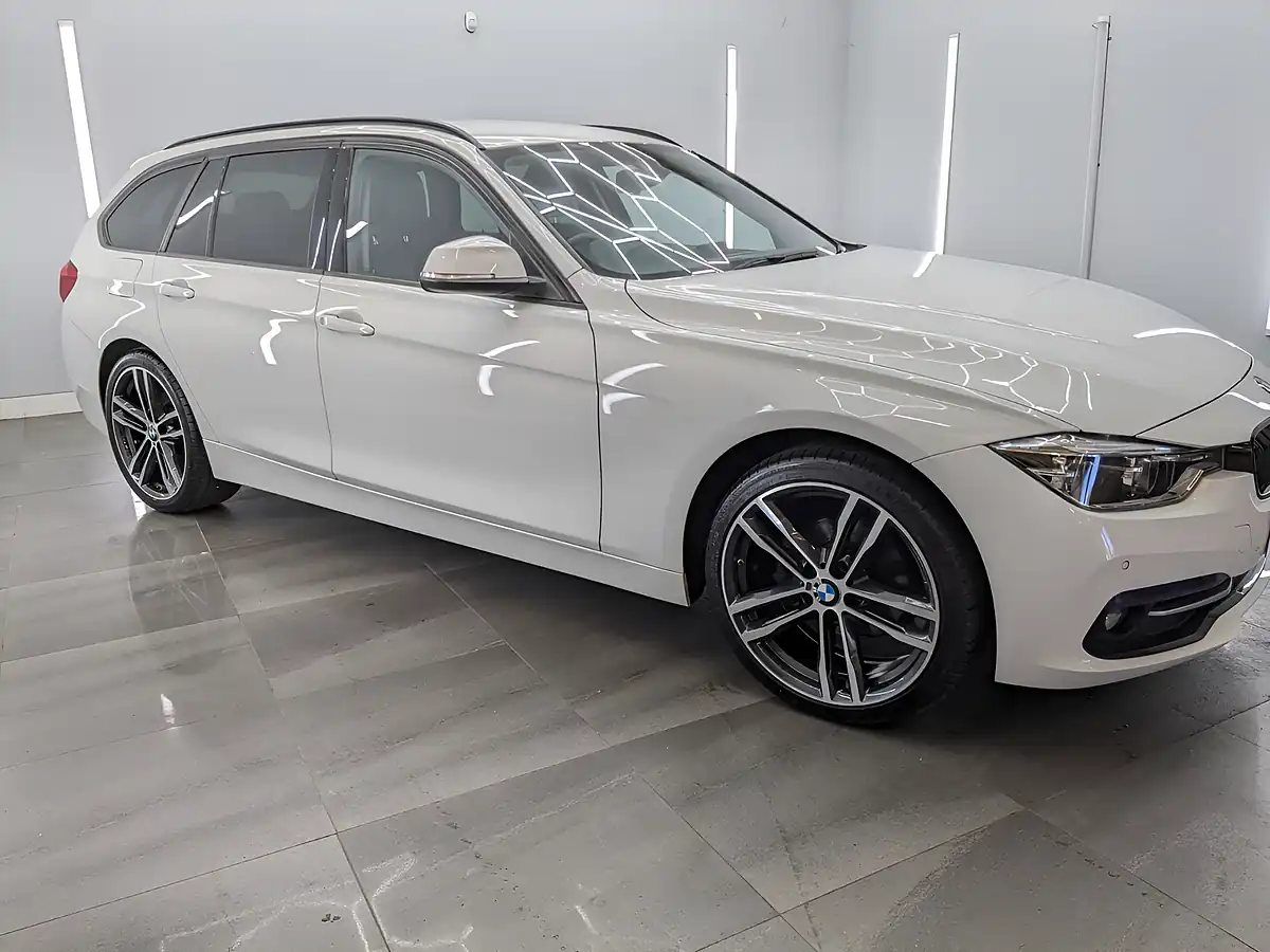 Used 2019 BMW 3 Series Sport Touring Alpine White - Interior and Exterior details 5