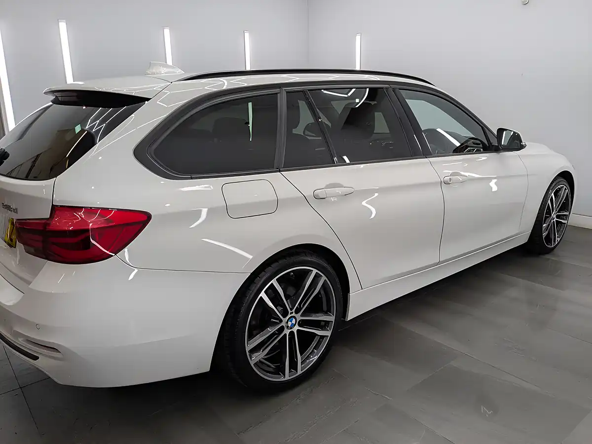 Used 2019 BMW 3 Series Sport Touring Alpine White - Interior and Exterior details 8