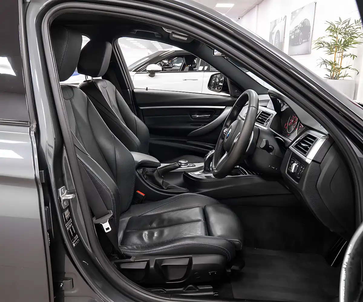 Used 2019 BMW 320i M Sport Shadow Edition Touring Mineral Grey - Interior and Exterior details 13