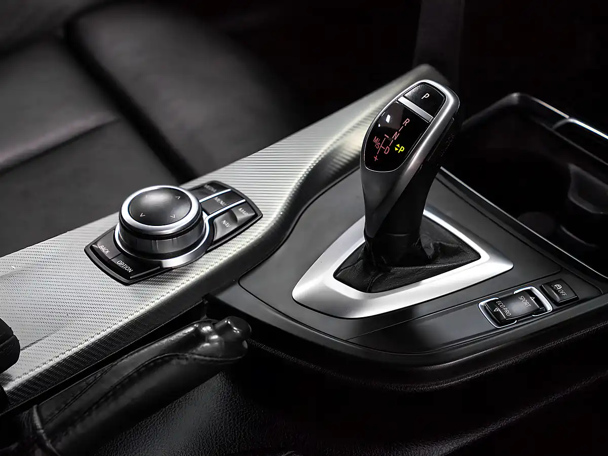Used 2019 BMW 320i M Sport Shadow Edition Touring Mineral Grey - Interior and Exterior details 15