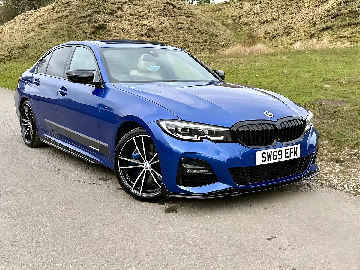 Used 2019 BMW 330d M Sport Blue - Interior and Exterior details 11