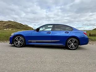 Used 2019 BMW 330d M Sport Blue - Interior and Exterior details 12