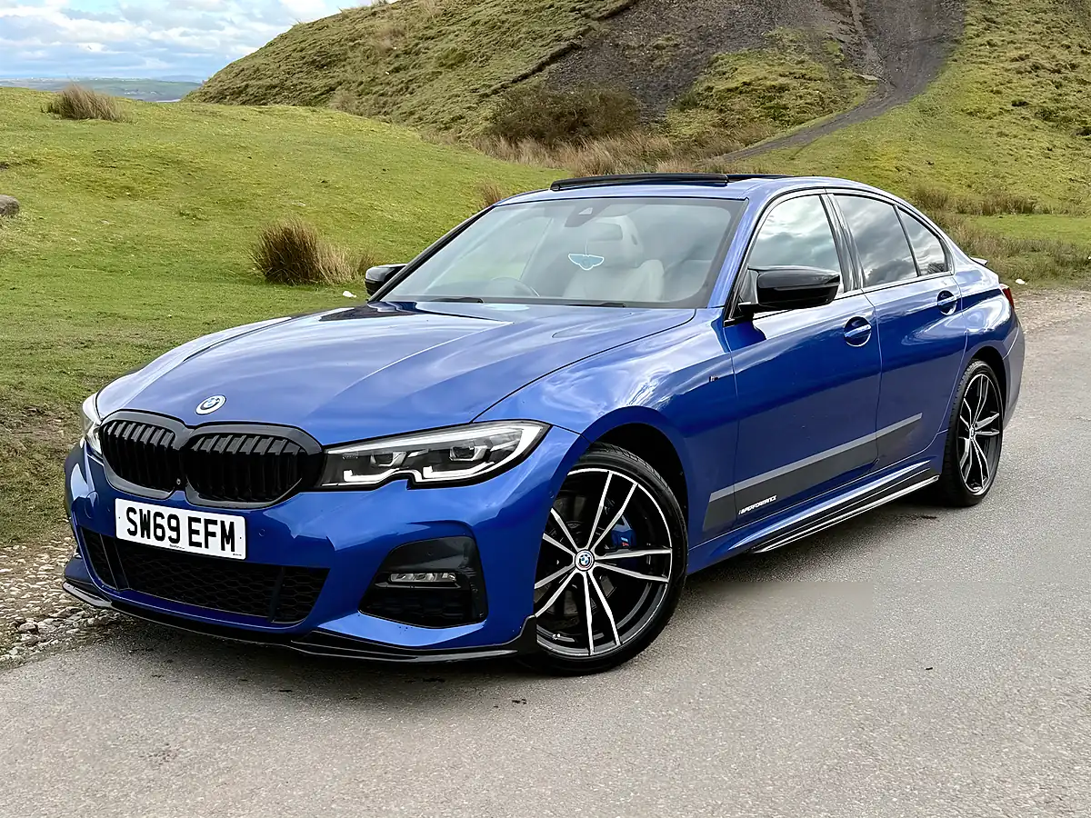 Used 2019 BMW 330d M Sport Blue - Interior and Exterior details 14