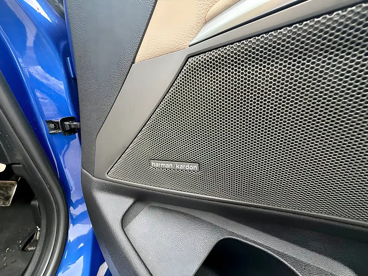 Used 2019 BMW 330d M Sport Blue - Interior and Exterior details 17