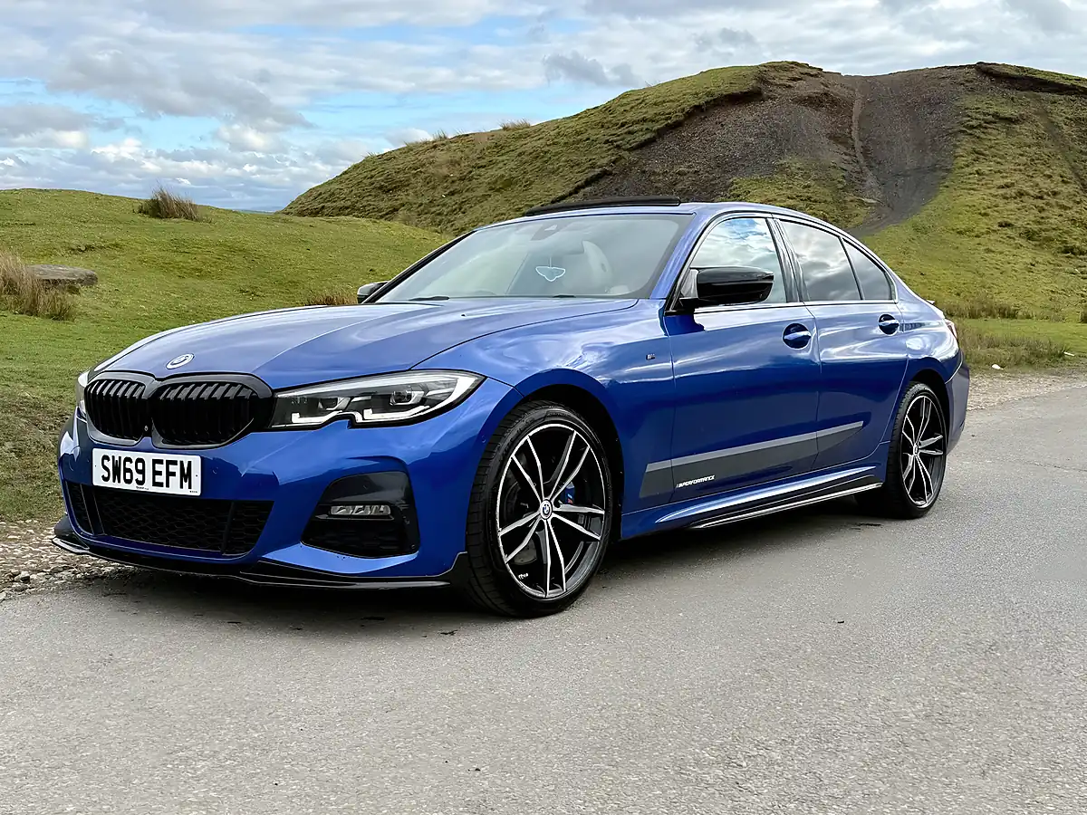 Used 2019 BMW 330d M Sport Blue - Interior and Exterior details 20